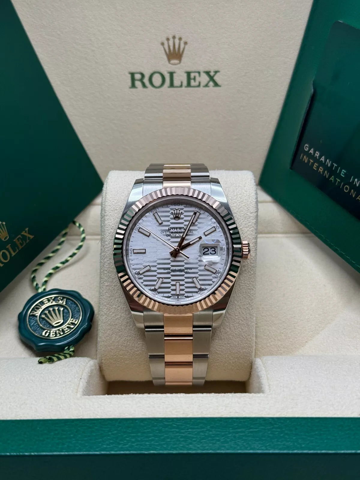 Rolex Datejust 41mm 126331 Silver Fluted Motif Dial Two Tone Stainless Steel & 18K Rose Gold Jubilee Bracelet Men's Watch - Image 9