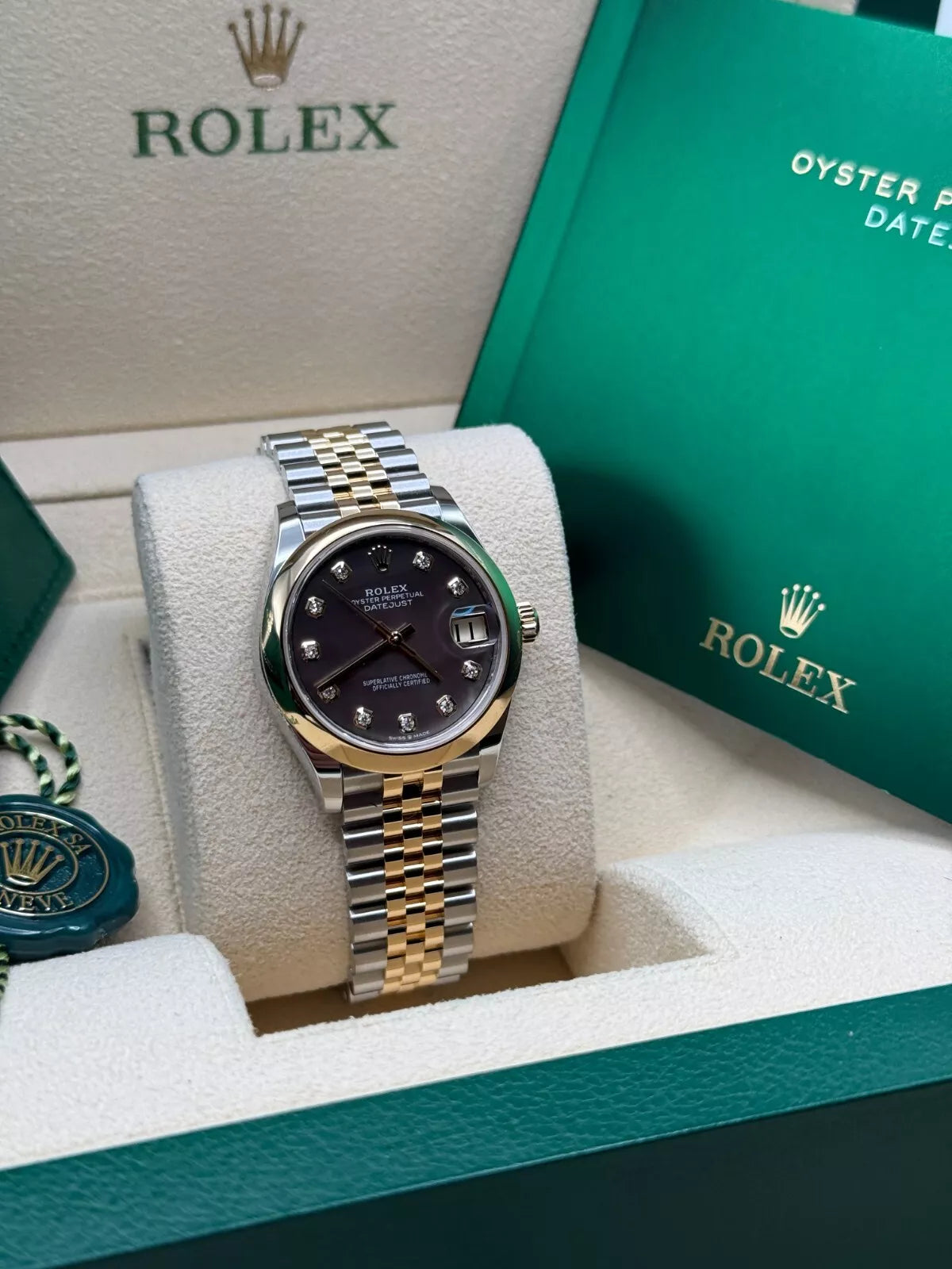 Rolex Datejust m278243-0023/0024 31mm Black Mother-of-Pearl Dial Yellow Rolesor Oyster Watch - Image 3