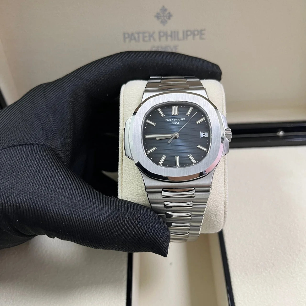 Patek Philippe Watches Nautilus Mens 5711/1A-010 - Image 5