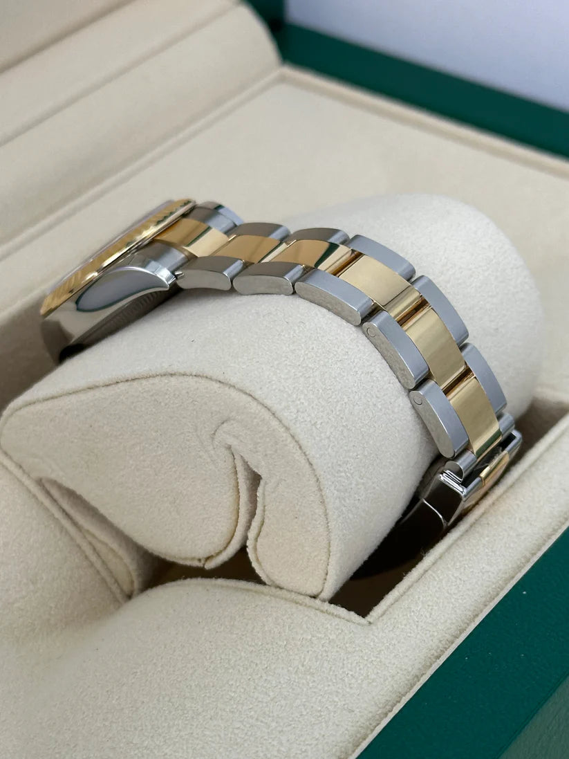 Rolex Lady-Datejust 28mm 279173 White Roman Dial Oyster Bracele - Image 4