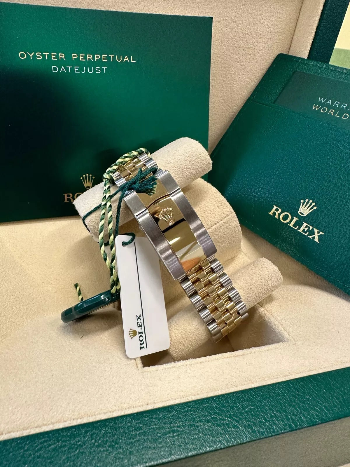 Rolex Datejust 36mm 126233 Golden Fluted Motif 36mm Dial Oyster Bracelet - Image 11