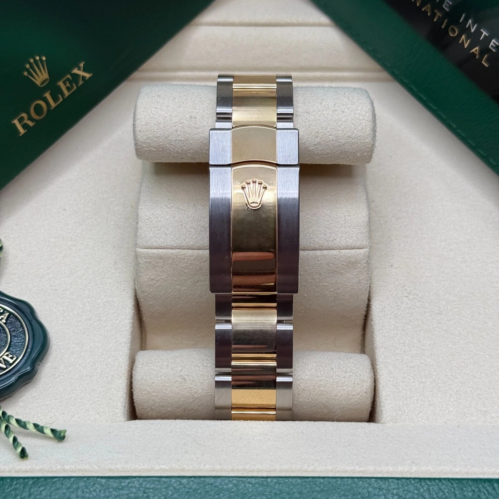 Rolex Datejust 41mm 126333 Silver Index Oyster Steel and Yellow Gold Mens Watch - Image 9