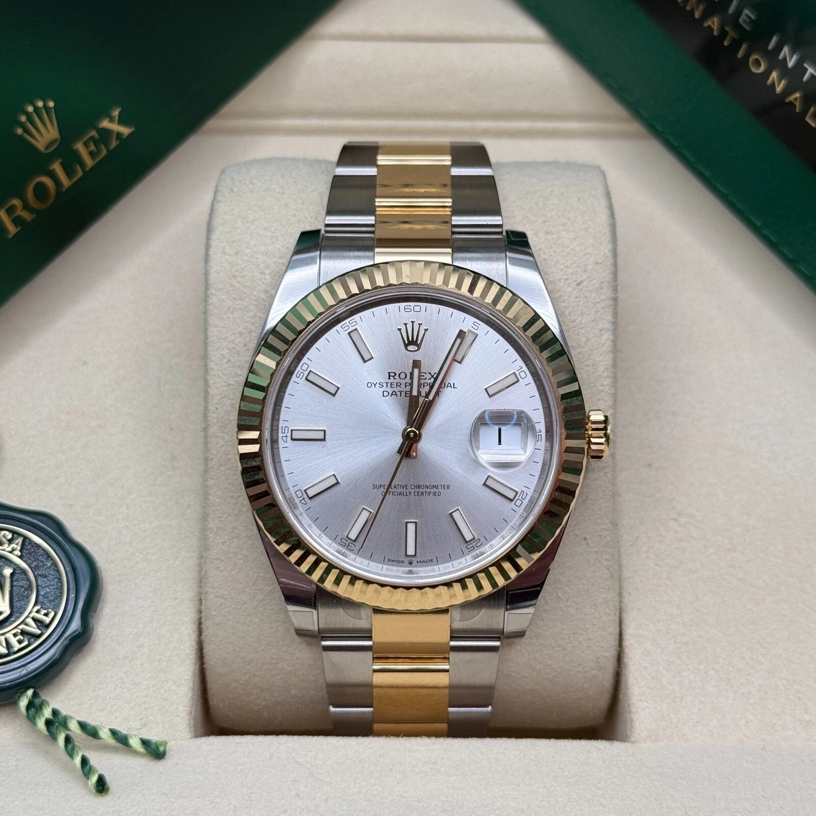 Rolex Datejust 41mm 126333 Silver Index Oyster Steel and Yellow Gold Mens Watch - Image 4