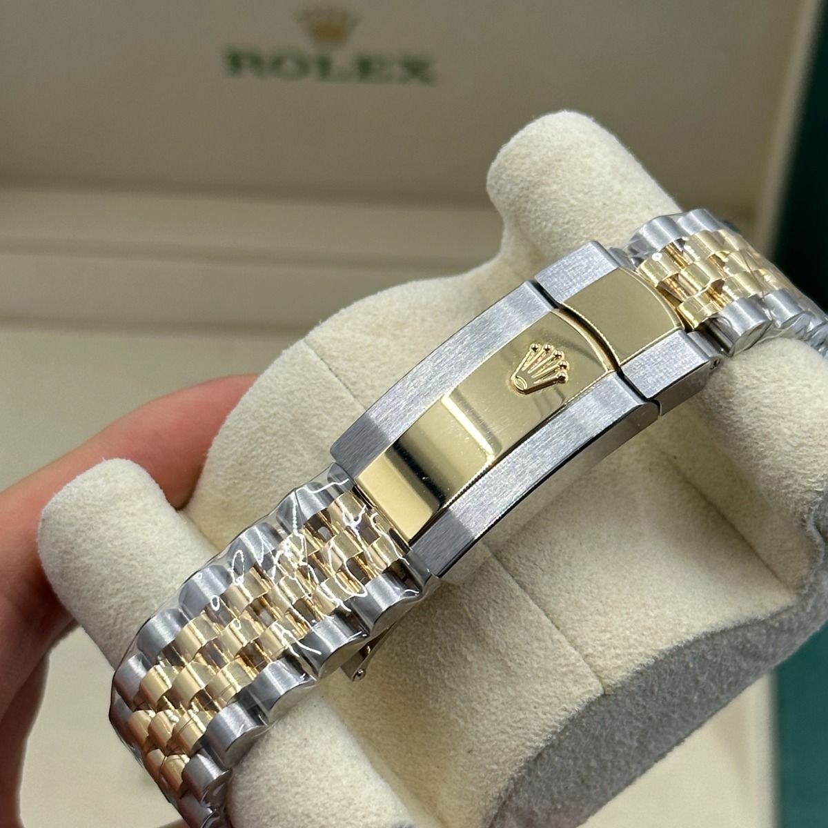 Rolex Datejust 36mm 126203 Champagne Set with Diamonds Dial Domed Bezel Oyster Bracelet - Image 7