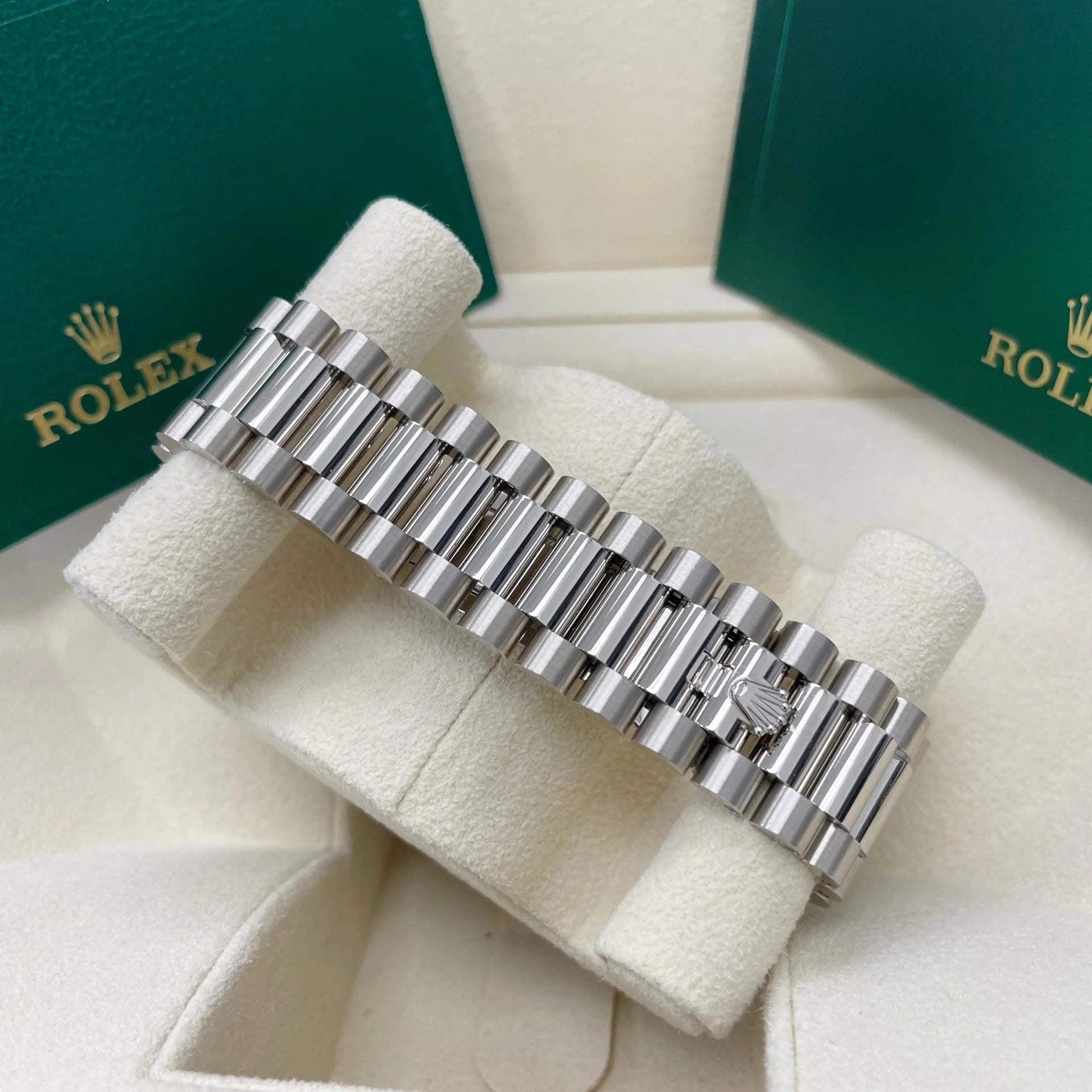 Rolex Day-Date President 40mm Blue Roman Dial 228236-0007 - Image 6
