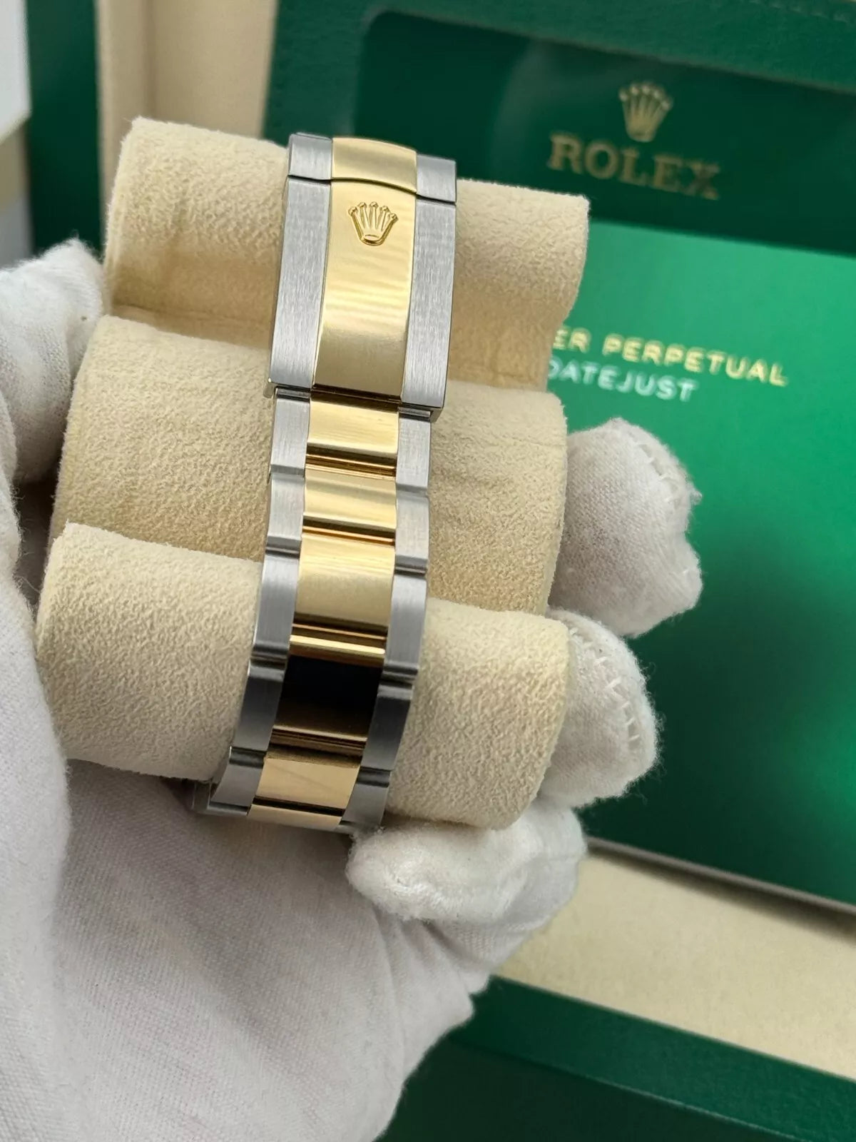 Rolex Datejust 36mm 126233 Golden Fluted Motif 36mm Dial Oyster Bracelet - Image 7