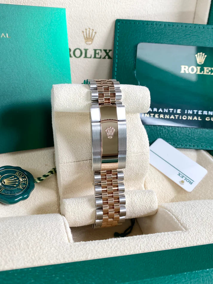 Rolex Datejust 41mm 126331 Silver Fluted Motif Dial Two Tone Stainless Steel & 18K Rose Gold Jubilee Bracelet Men's Watch - Image 8