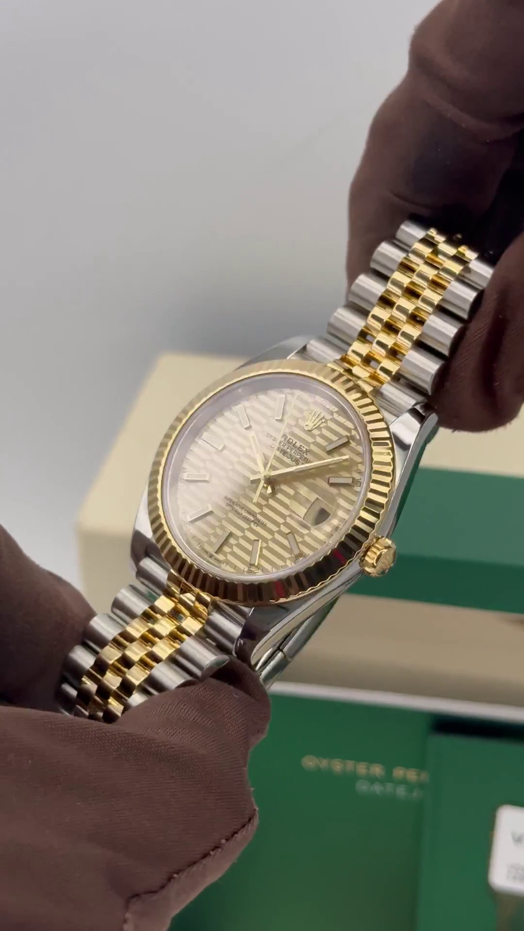 Rolex Datejust 41mm Swiss Replica Watch | Two Tone Jubilee Bracele Champagne Fluted Dial Ref 126333 - Image 9