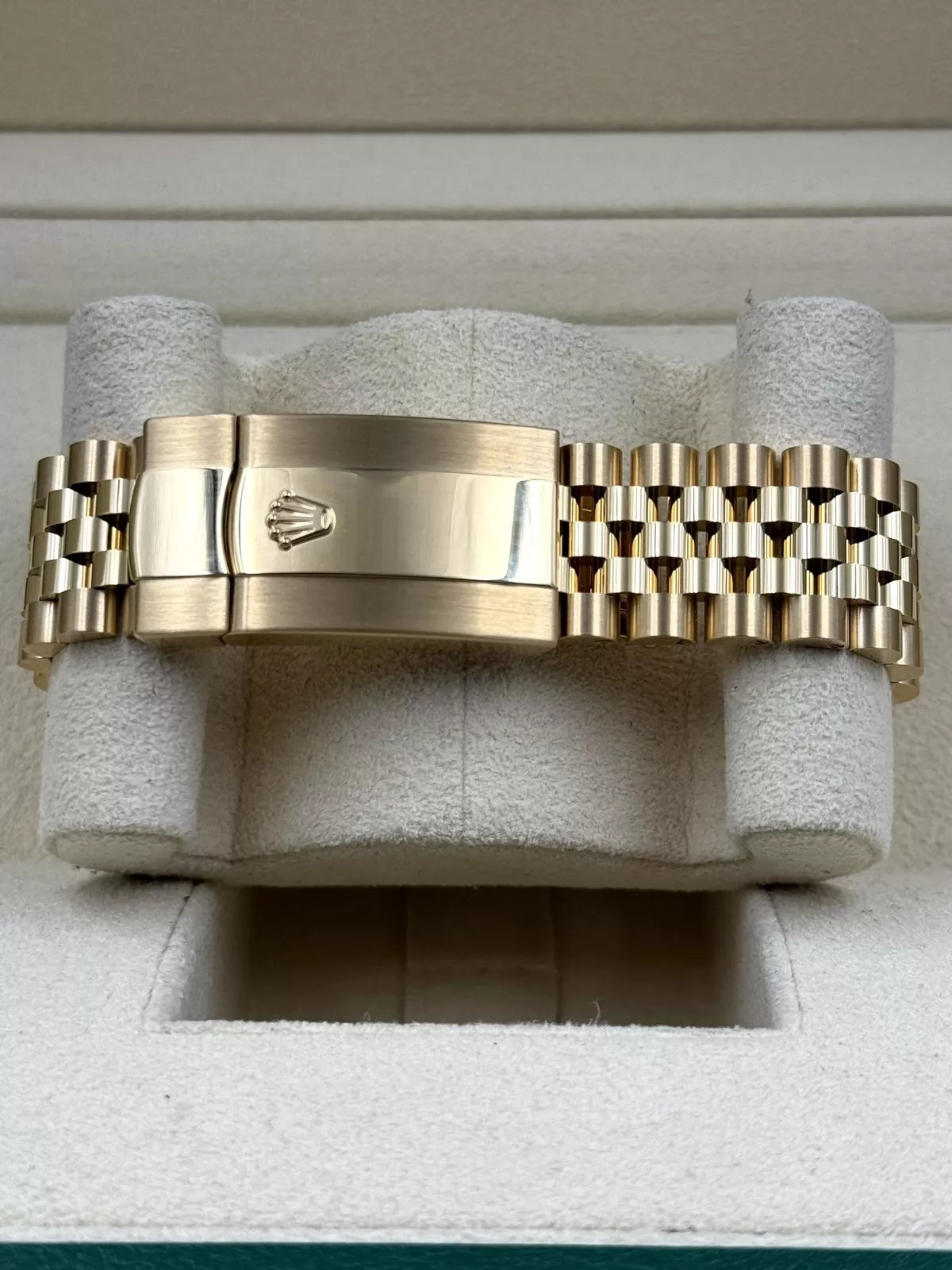 Rolex Sky-Dweller 42mm 336938-0004 Yellow Gold Champagne Dial Jubilee - Image 2