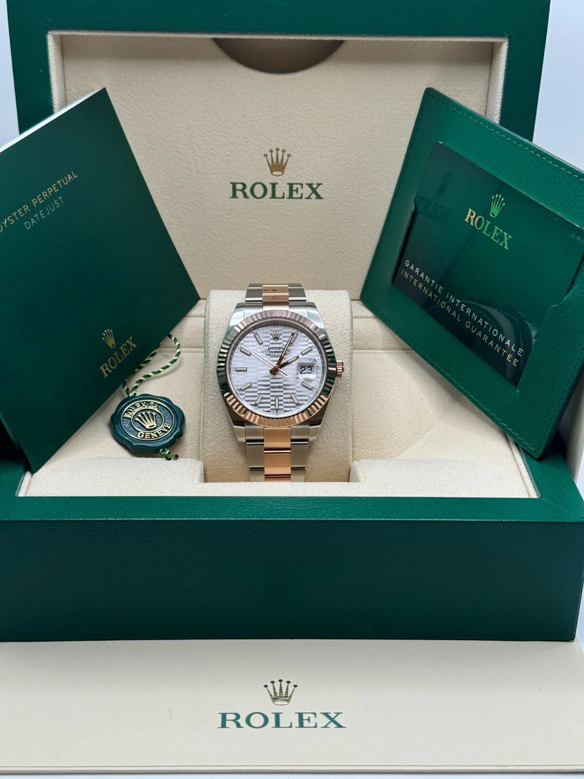 Rolex Datejust 41mm 126331 Silver Fluted Motif Dial Two Tone Stainless Steel & 18K Rose Gold Jubilee Bracelet Men's Watch - Image 12