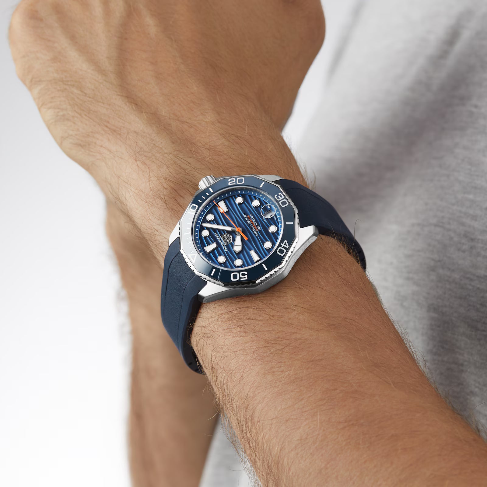 TAG Heuer Aquaracer Professional 300 Date 42mm Mens Watch Blue Rubber WBP5111.FT6259 - Image 8