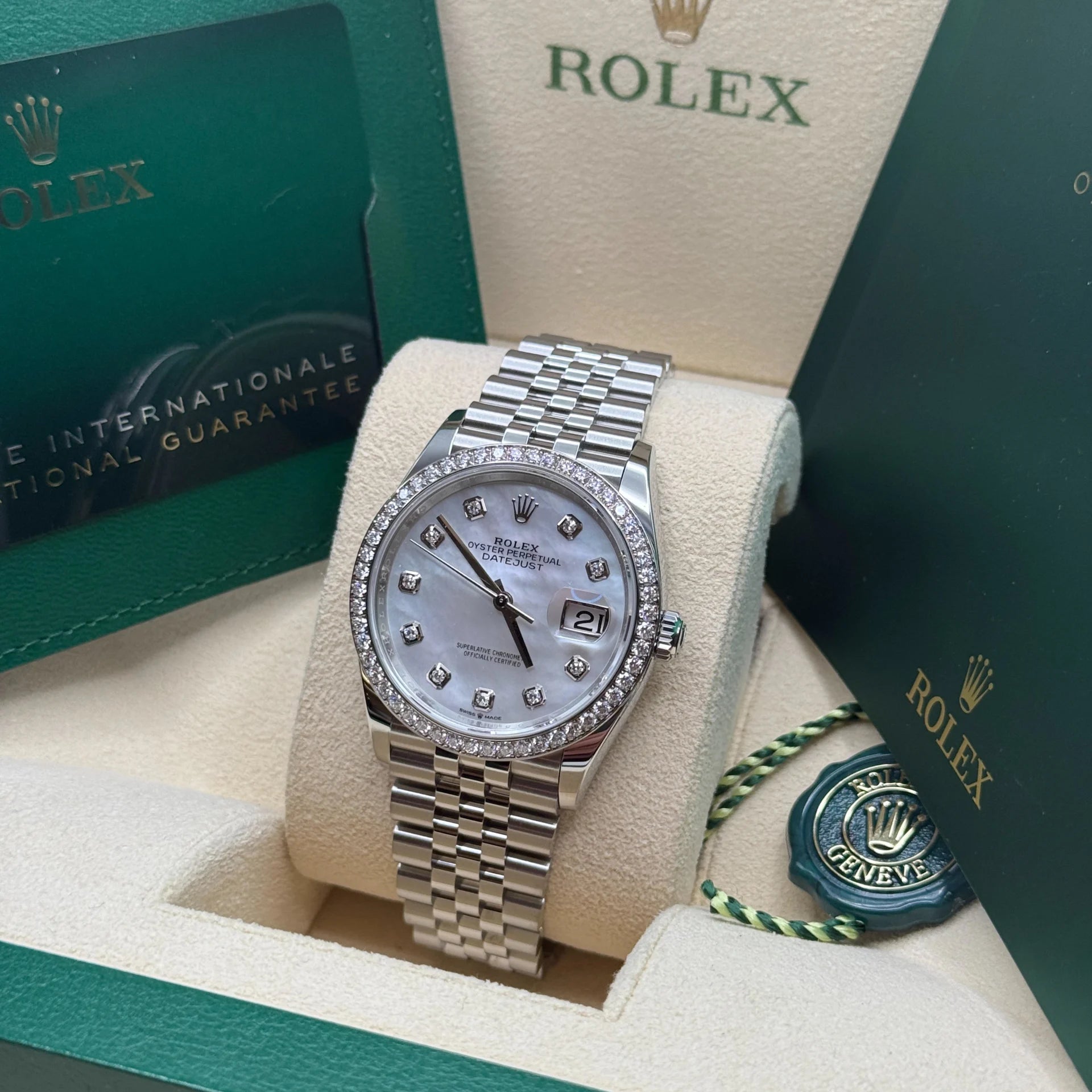 Rolex Datejust 36mm 126284 Mother-of-Pearl Dial Oyster Bracelet - Image 4