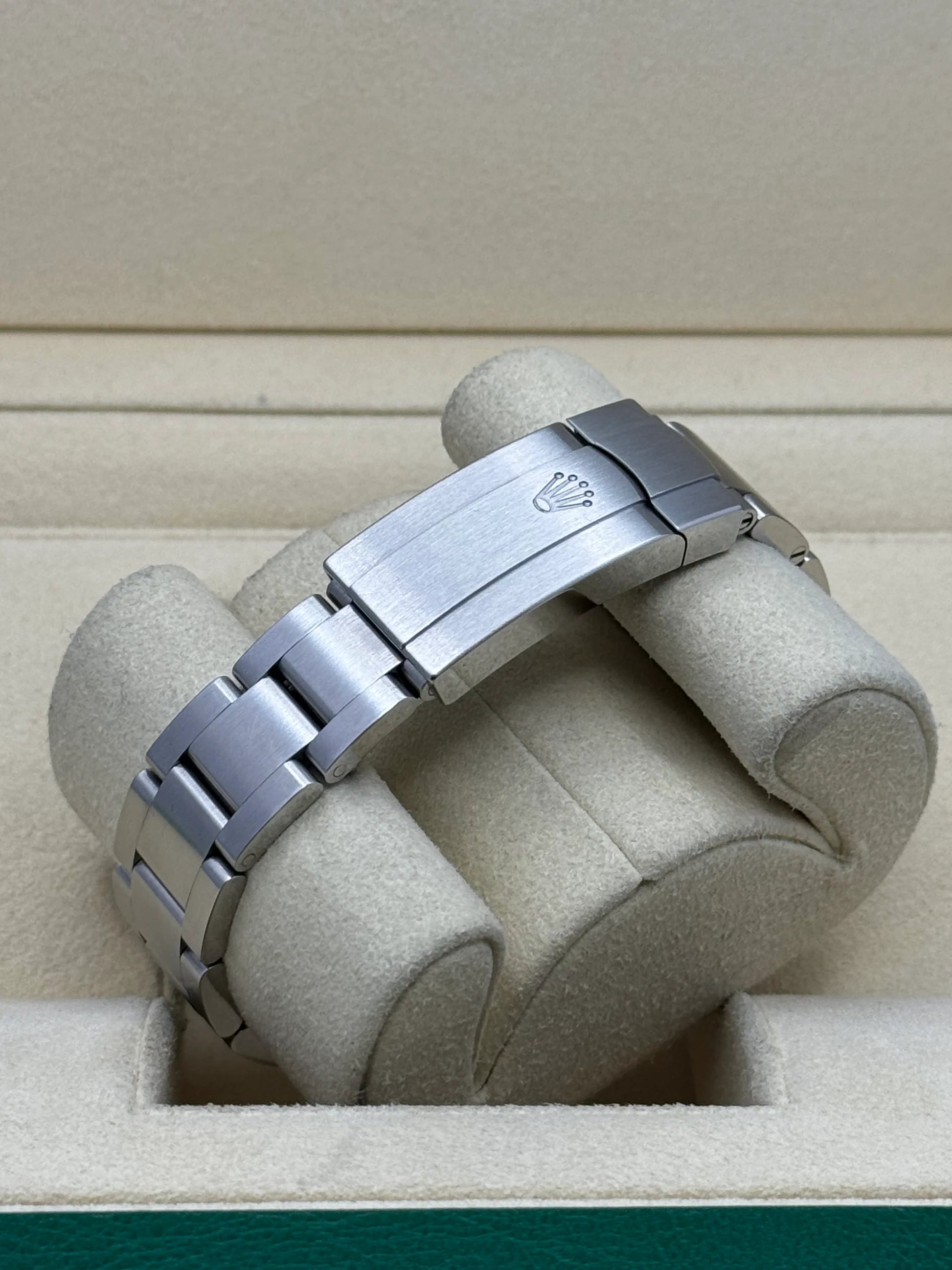 Rolex Oyster Perpetual 34mm 124200 Black Dial Oyster Stainless Steel Bracelet Watch - Image 6