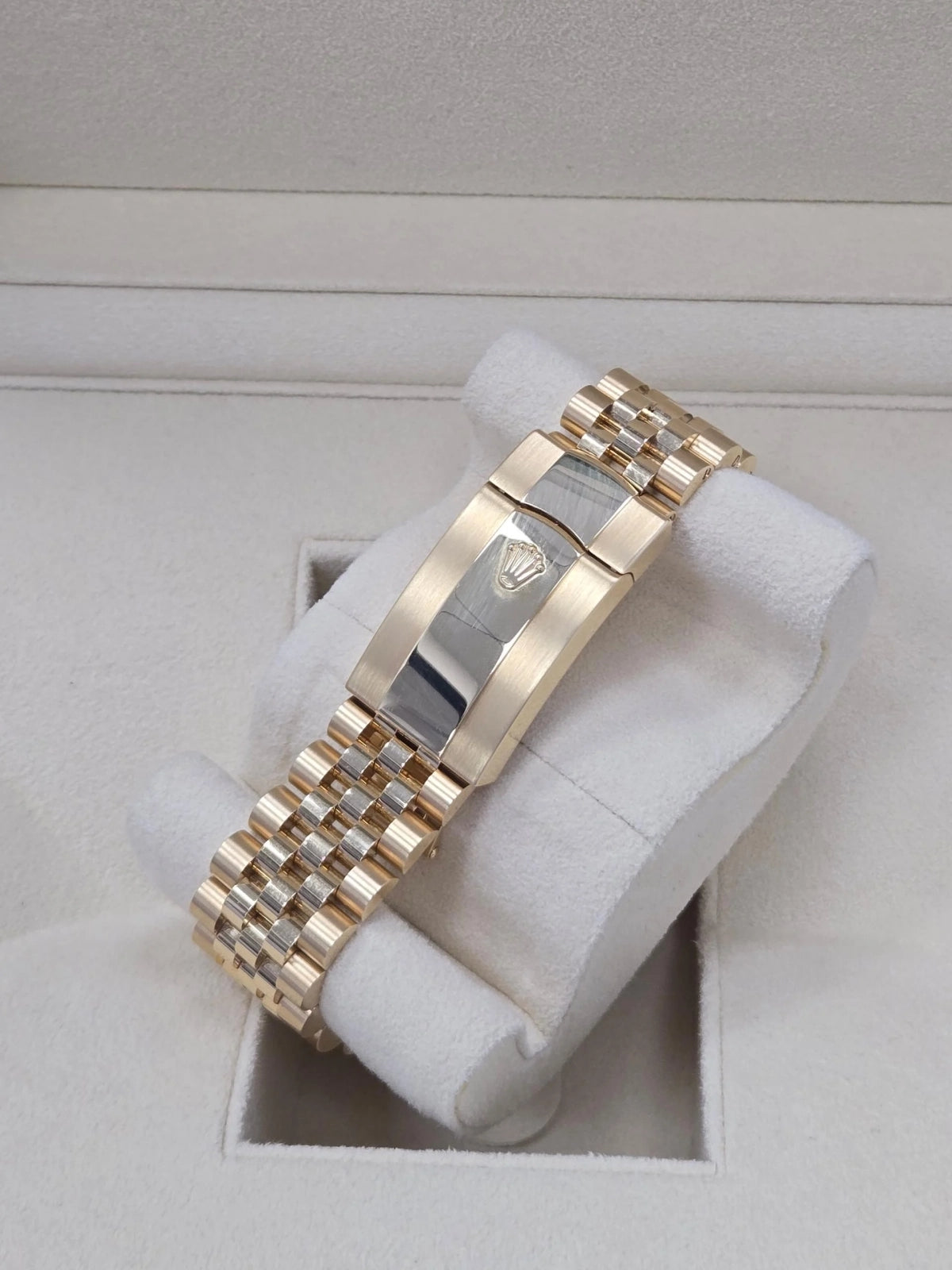 Rolex Sky-Dweller 42mm 336938-0006 Yellow Gold White Dial Jubilee - Image 4
