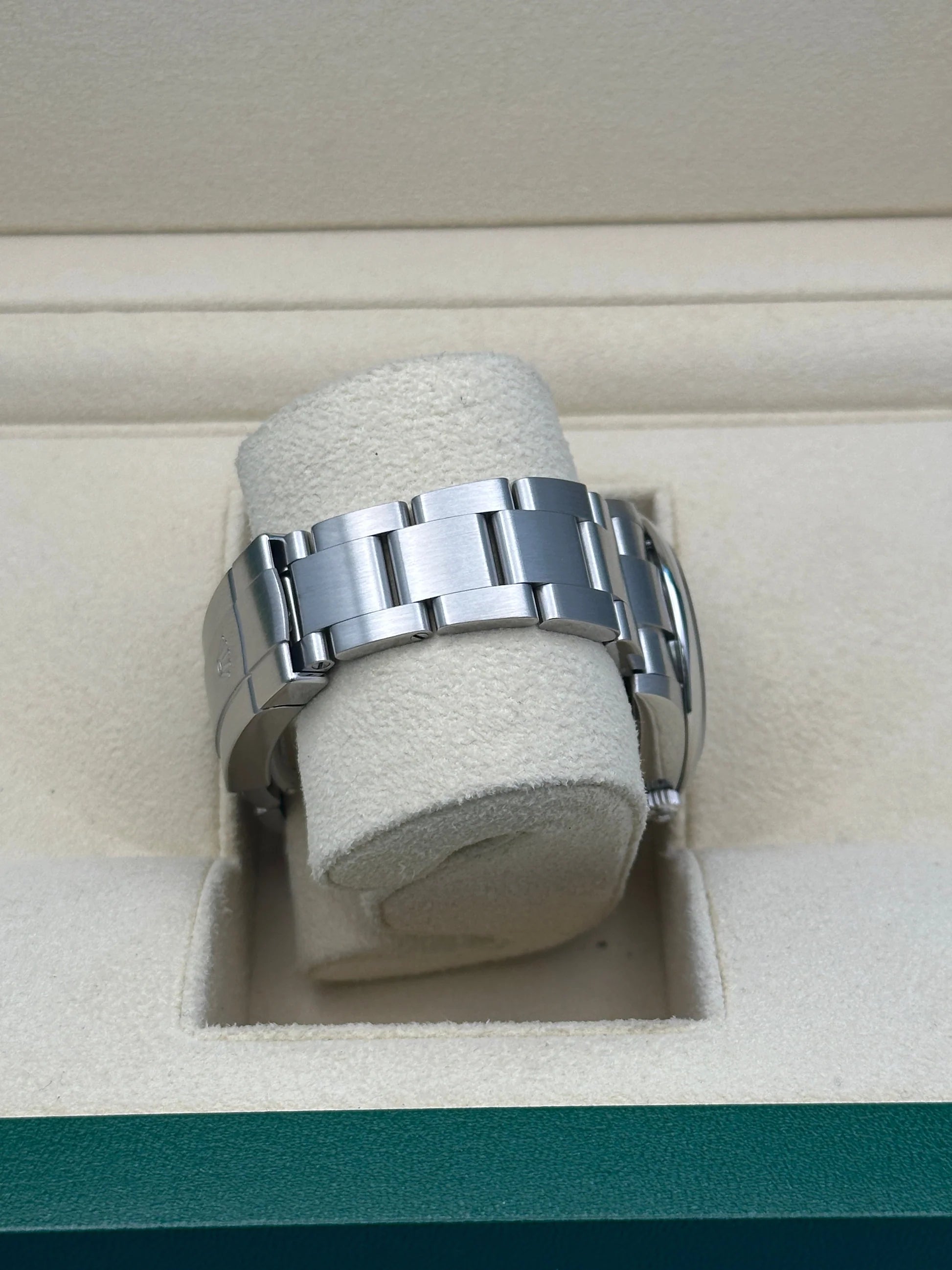Rolex Oyster Perpetual 34mm 124200-0001 Silver Dial Oyster Stainless Steel Bracelet - Image 6