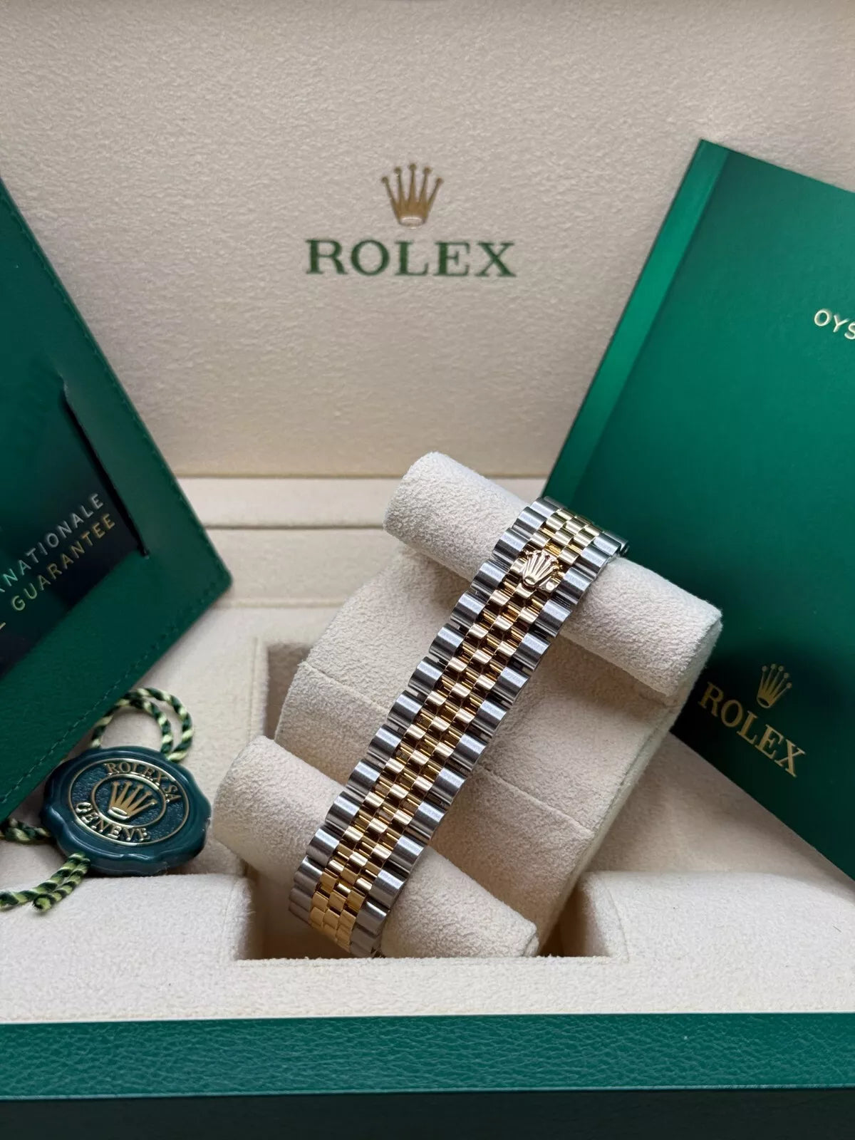 Rolex Datejust m278243-0023/0024 31mm Black Mother-of-Pearl Dial Yellow Rolesor Oyster Watch - Image 6