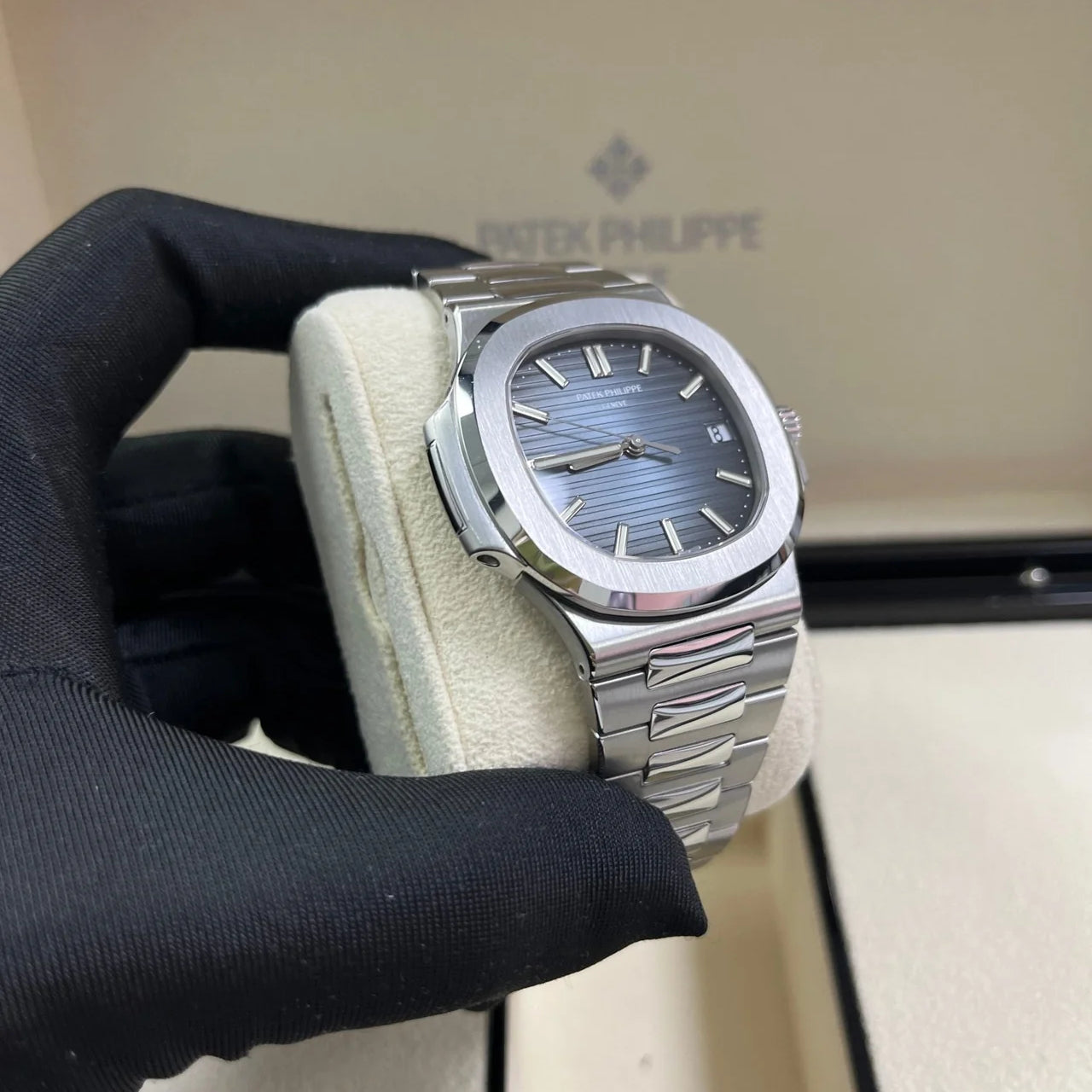 Patek Philippe Watches Nautilus Mens 5711/1A-010 - Image 3
