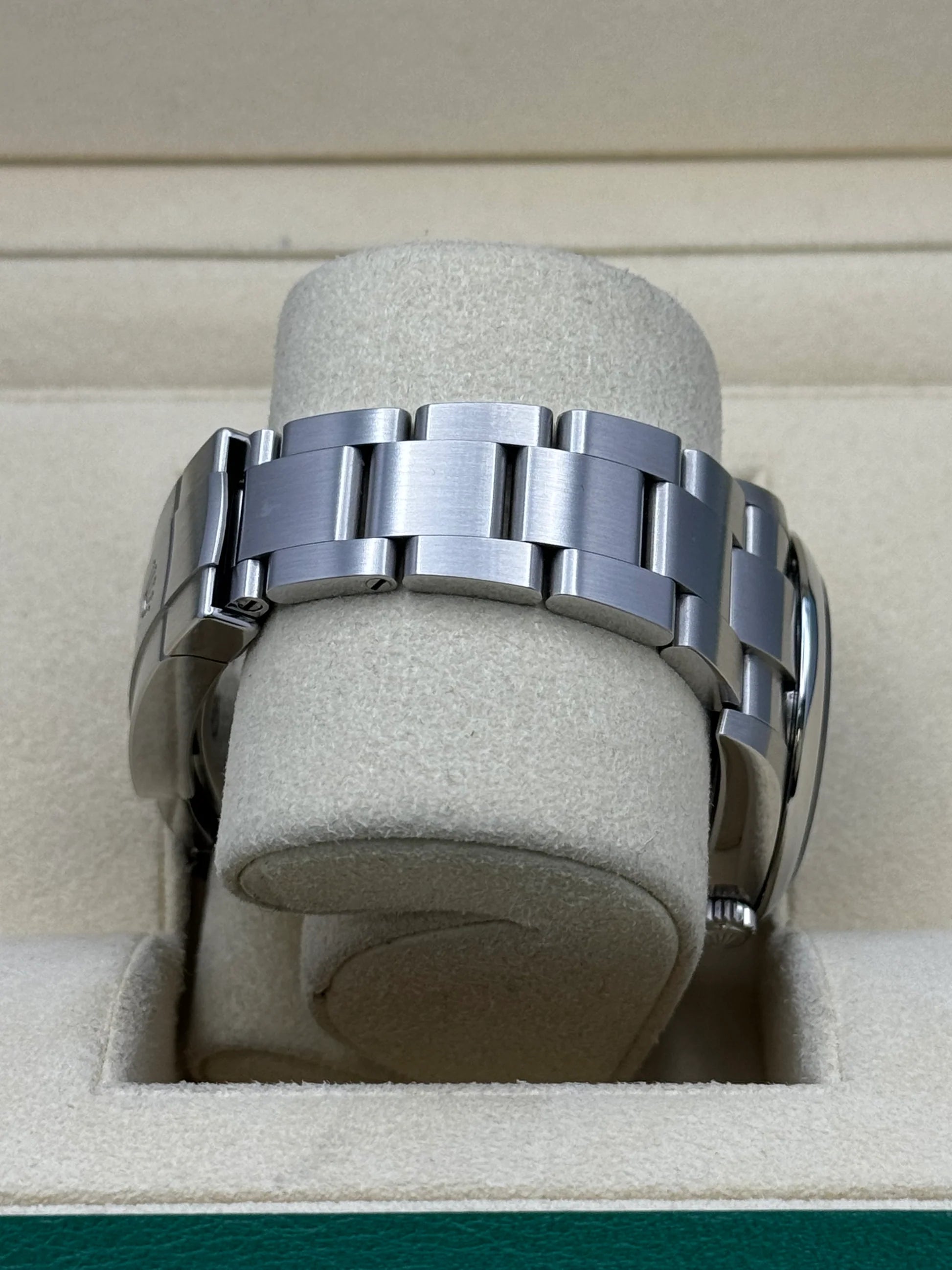 Rolex Oyster Perpetual 34mm 124200 Black Dial Oyster Stainless Steel Bracelet Watch - Image 5