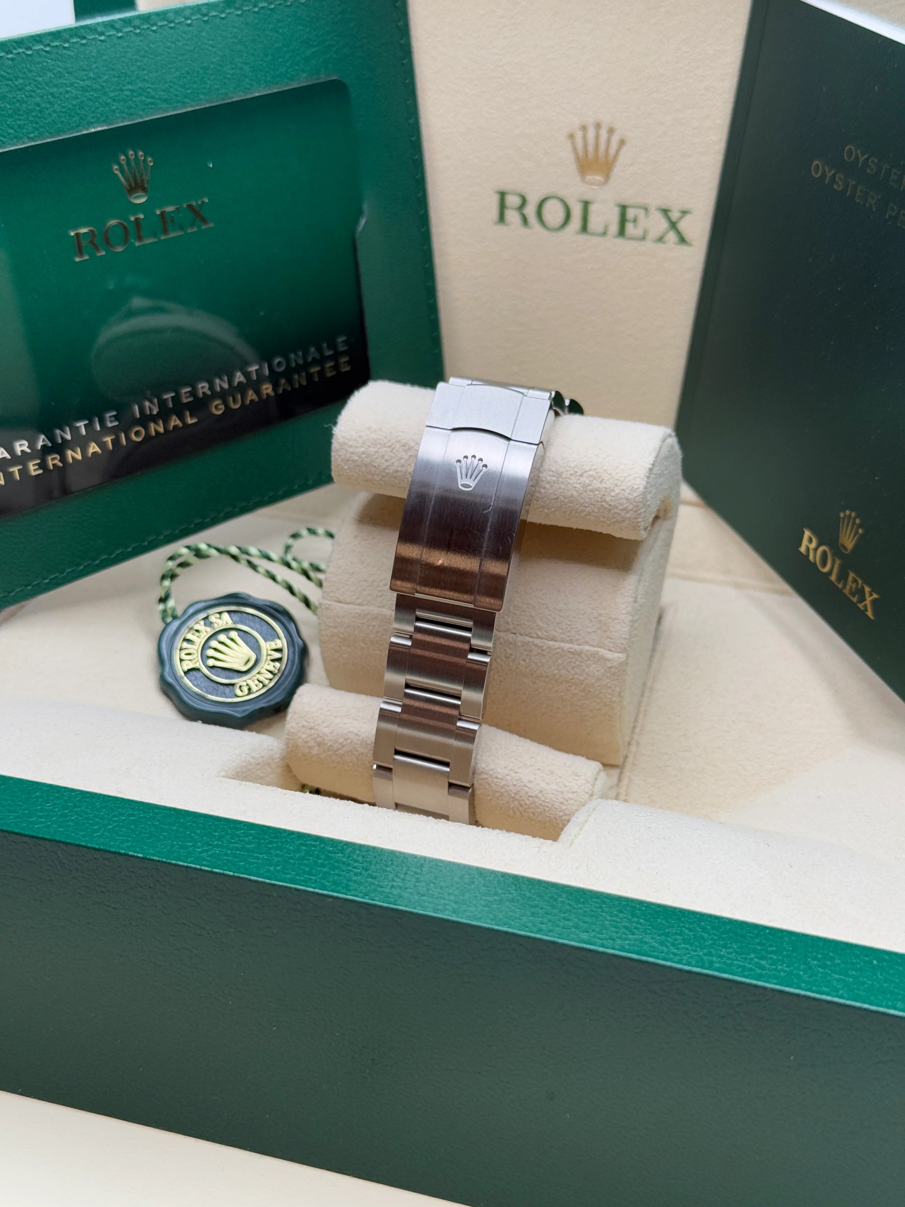 Rolex Oyster Perpetual 36mm 126000-0001 Silver Dial Oyster Bracelet - Image 6