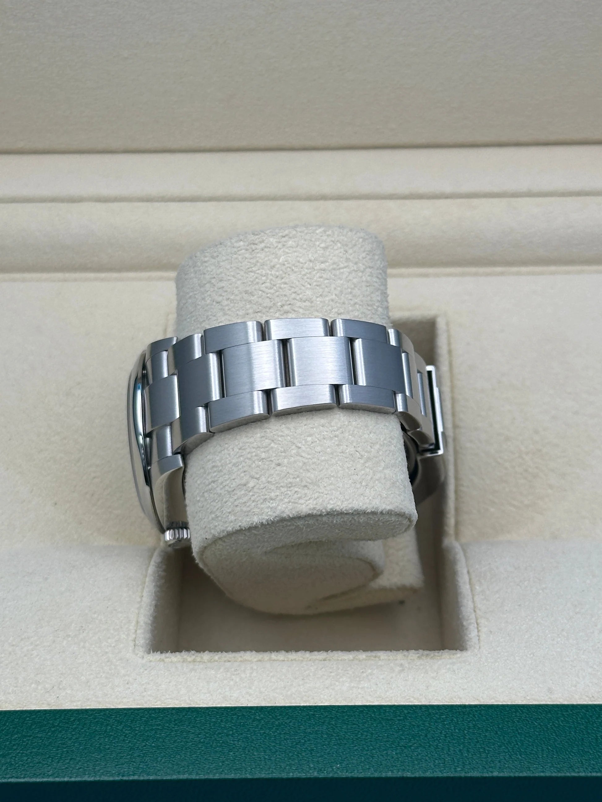 Rolex Oyster Perpetual 34mm 124200-0001 Silver Dial Oyster Stainless Steel Bracelet - Image 5