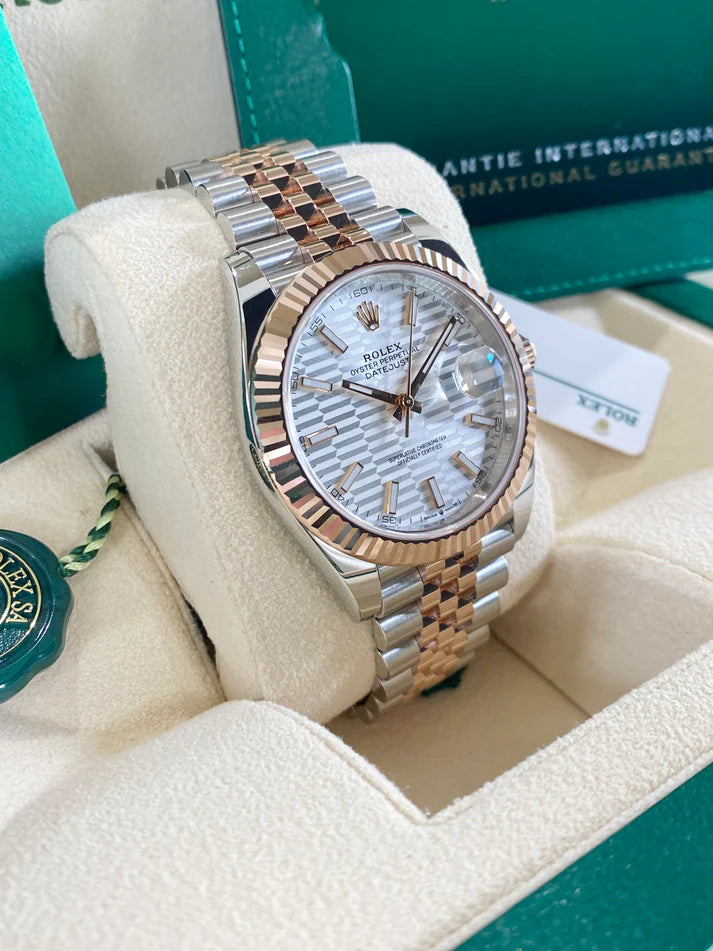 Rolex Datejust 41mm 126331 Silver Fluted Motif Dial Two Tone Stainless Steel & 18K Rose Gold Jubilee Bracelet Men's Watch - Image 4