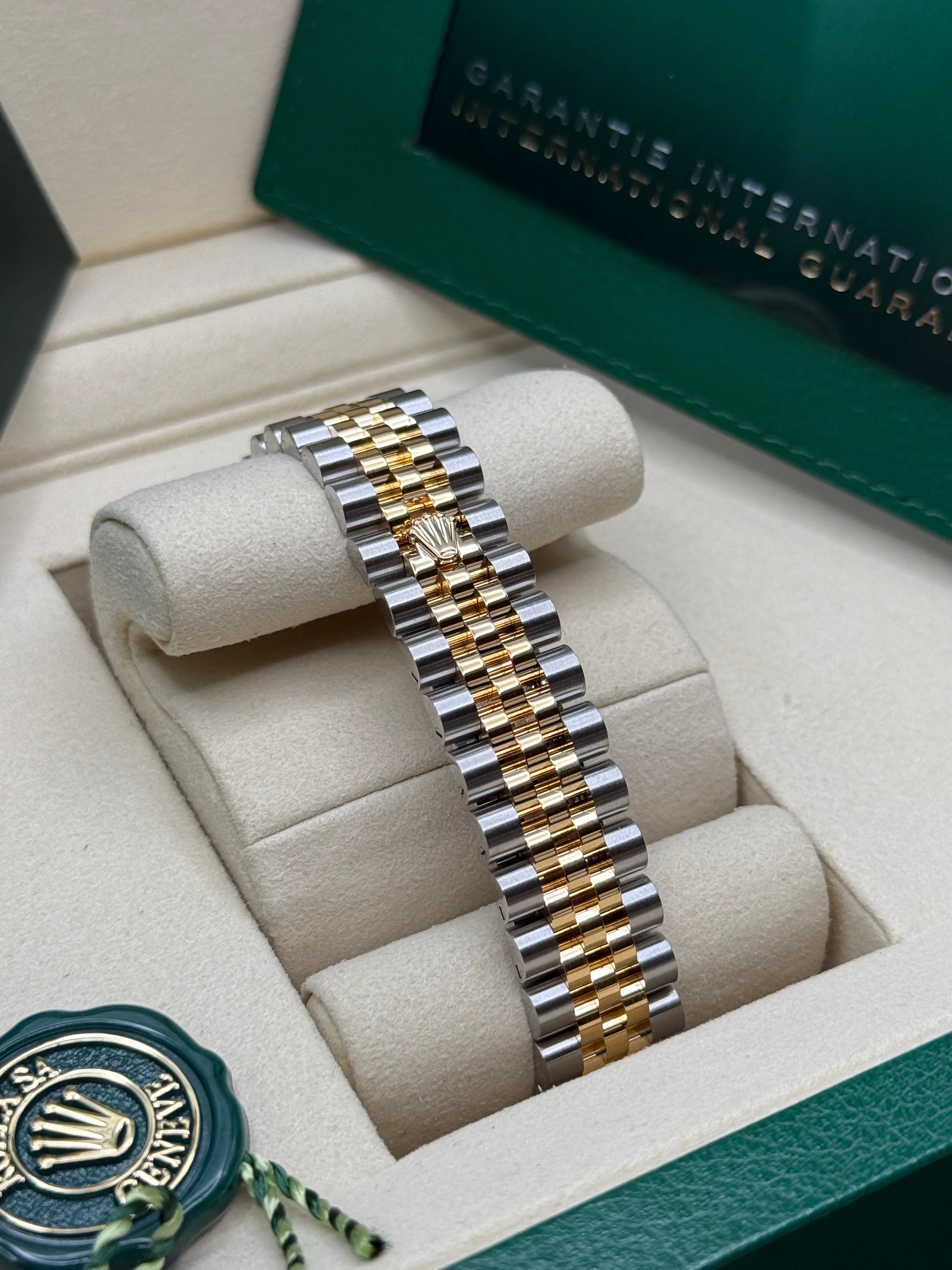 Rolex Datejust m278383-0025/0026 31mm Champagne Dial Oyster Bracelet - Image 10