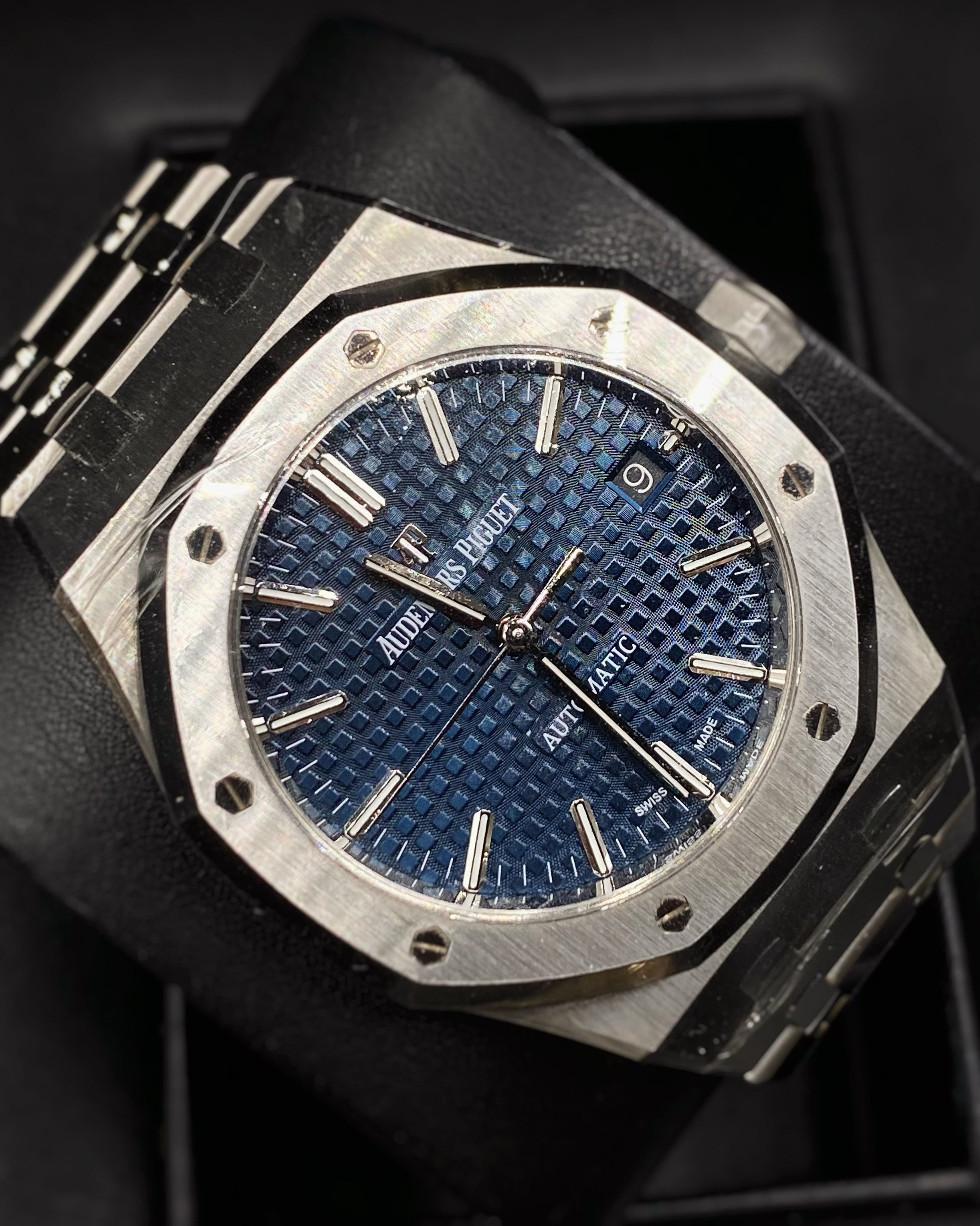 Audemars Piguet Royal Oak Selfwinding Blue dial, 37mm, Stainless steel, 15450ST.OO.1256ST.03 - Image 3