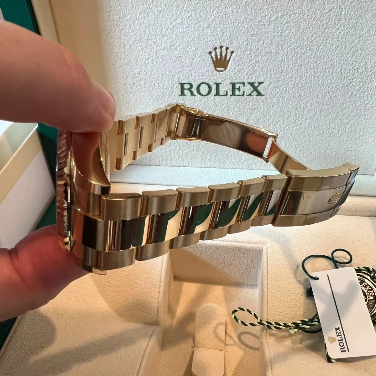 Rolex Sky-Dweller 42mm 336938-0001 Yellow Gold Champagne Dial - Image 5