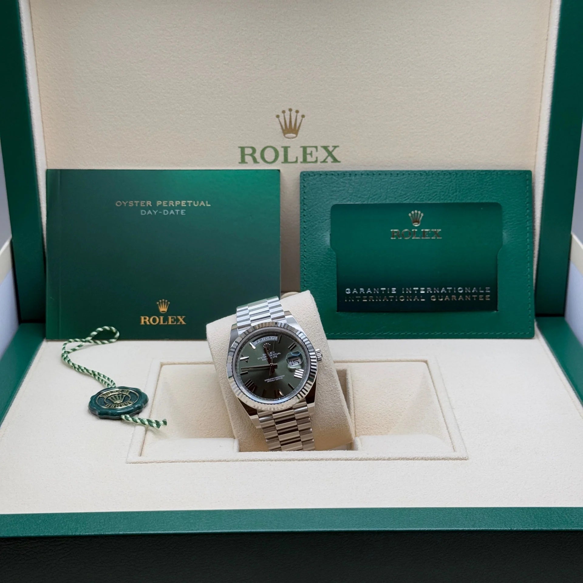 Rolex Day-Date President 40mm Platinum Green Olive Roman Dial - 228236 - Image 4