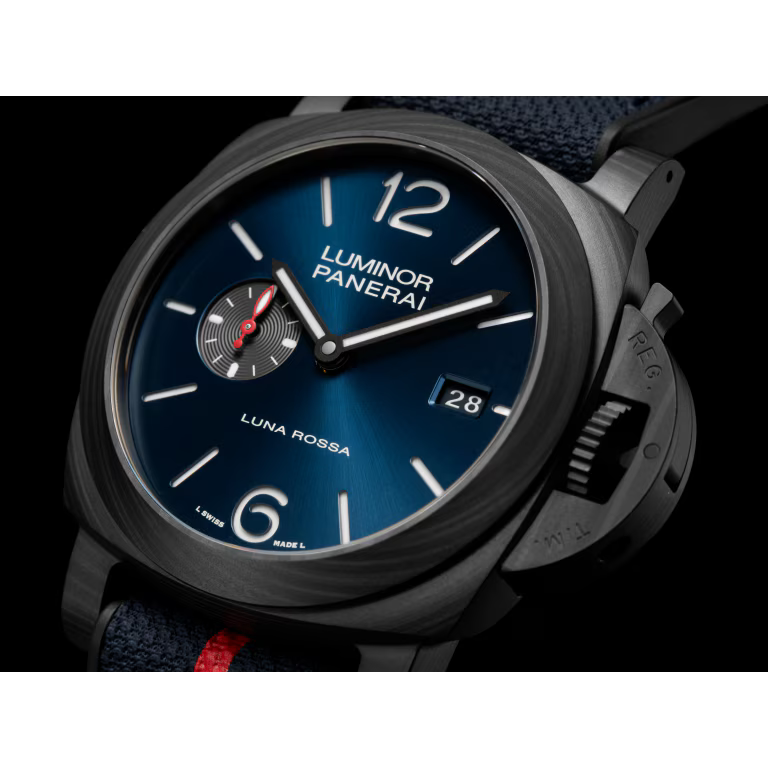 Panerai Luminor Marina Carbotech�?Luna Rossa 44mm PAM01529 - Image 5