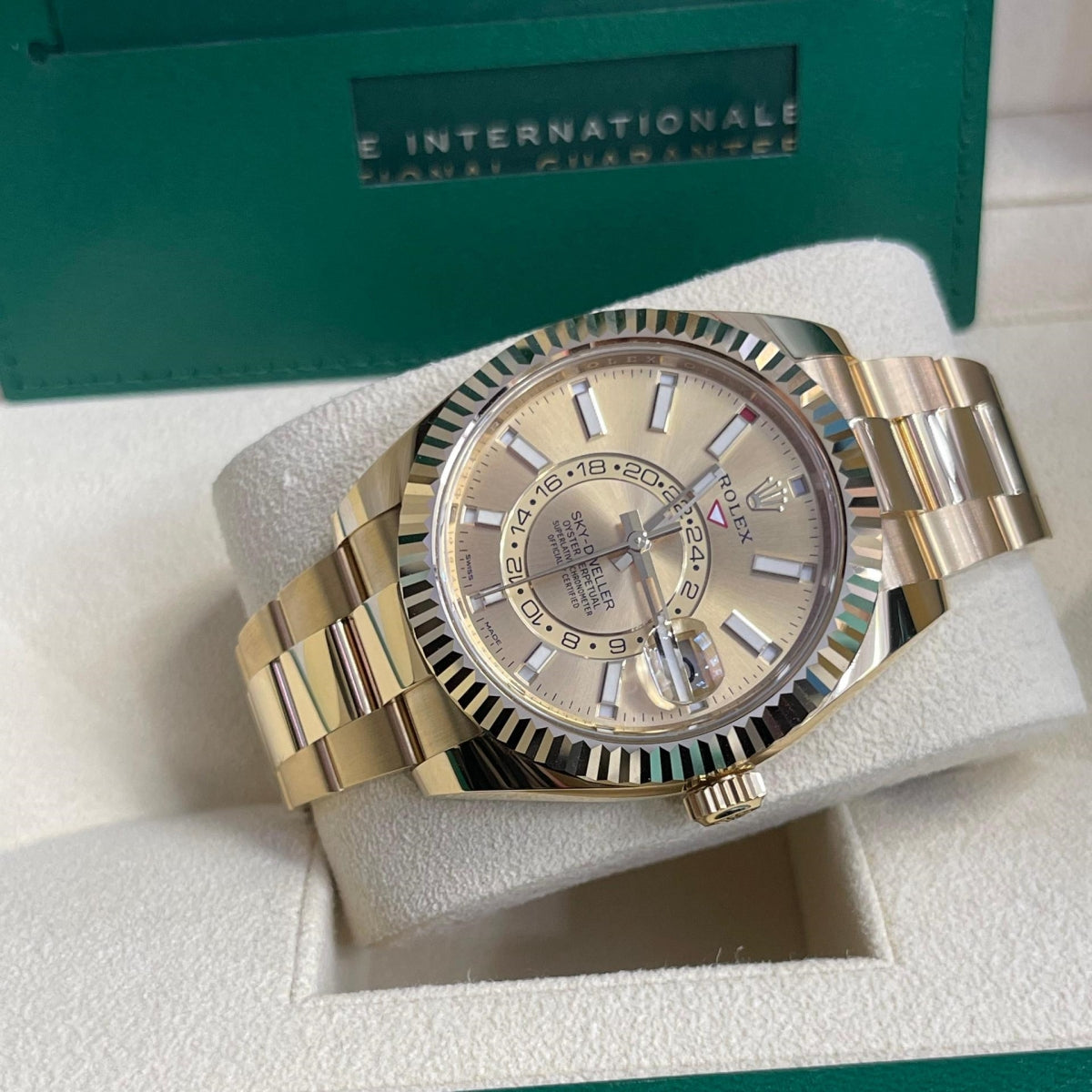 Rolex Sky-Dweller 42mm 336938-0001 Yellow Gold Champagne Dial - Image 4