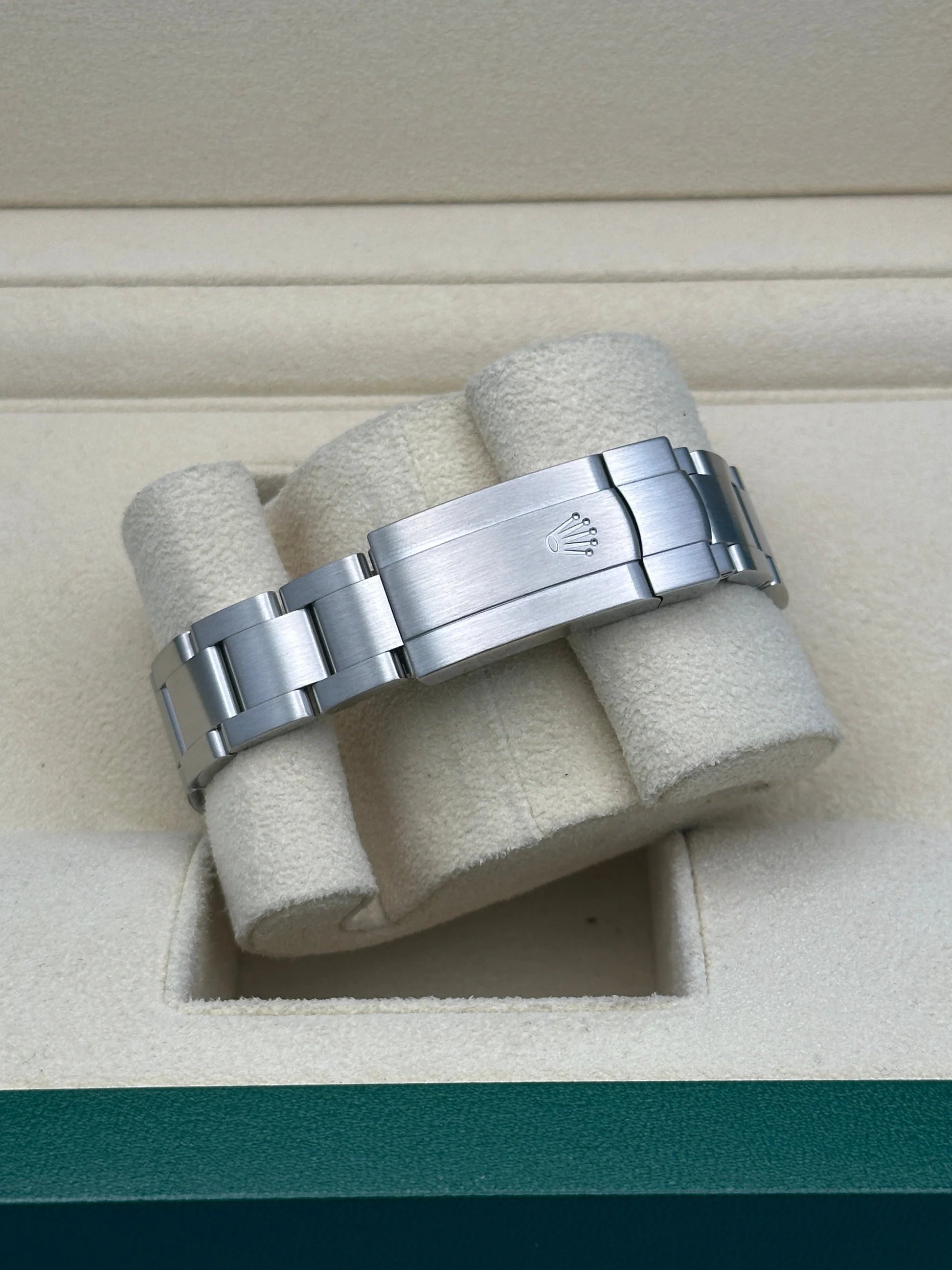 Rolex Oyster Perpetual 34mm 124200-0001 Silver Dial Oyster Stainless Steel Bracelet - Image 4