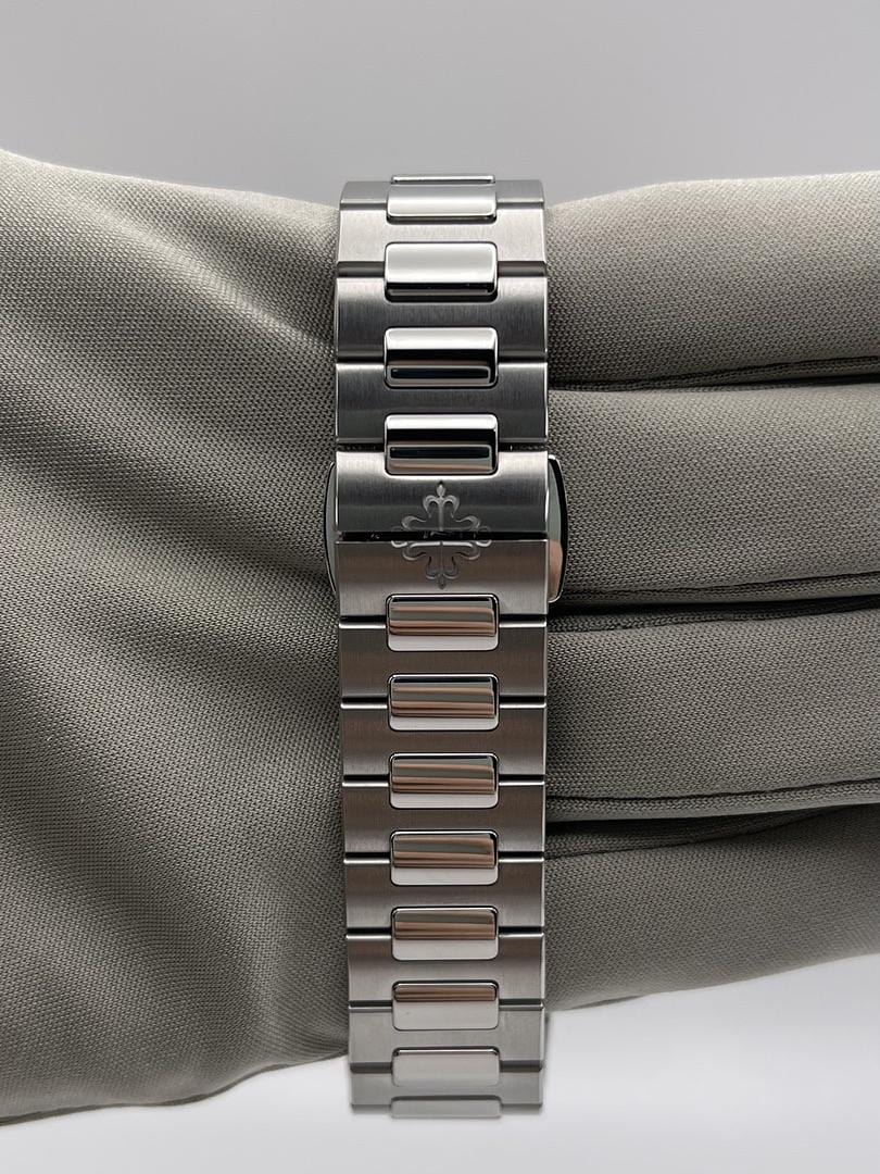 Patek Philippe Nautilus 7118/1A-001 - Image 4
