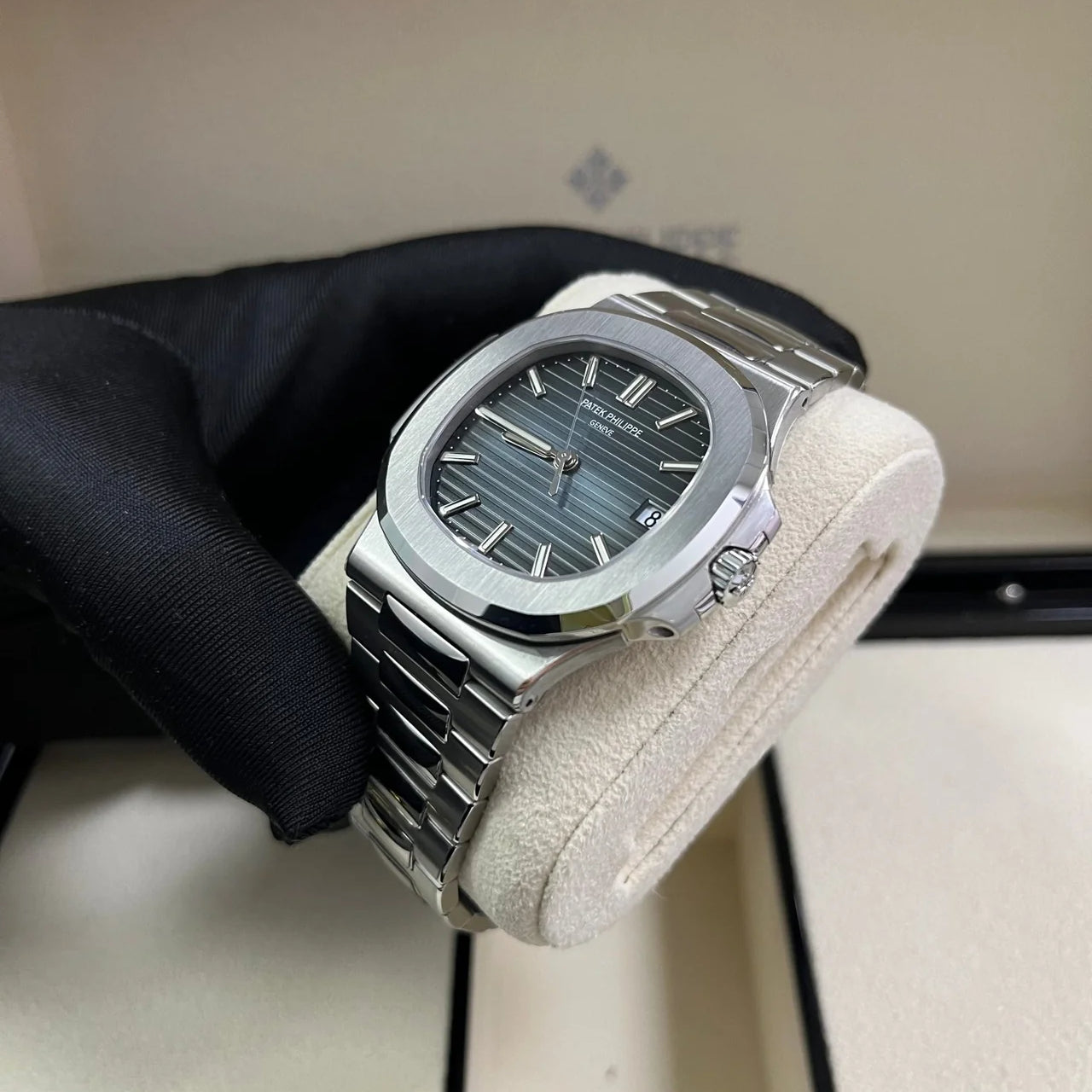 Patek Philippe Watches Nautilus Mens 5711/1A-010 - Image 4