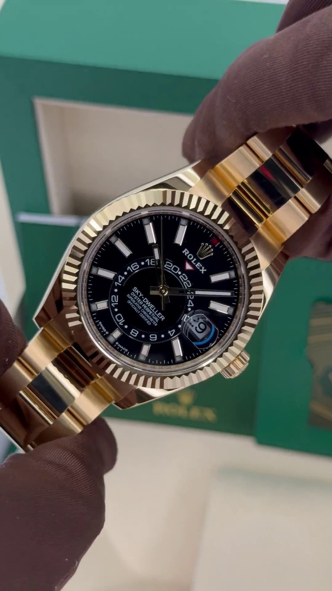 Rolex Sky-Dweller 42mm 336938-0002 Yellow Gold Black Dial Oyster - Image 7