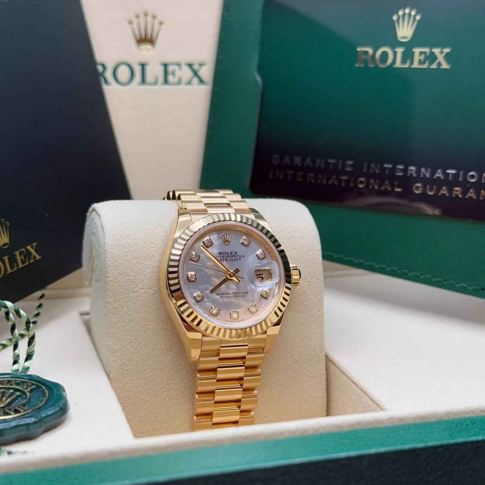 Rolex Lady-Datejust 28mm 279178 Mother-of-Pearl Diamonds Dial - Image 3