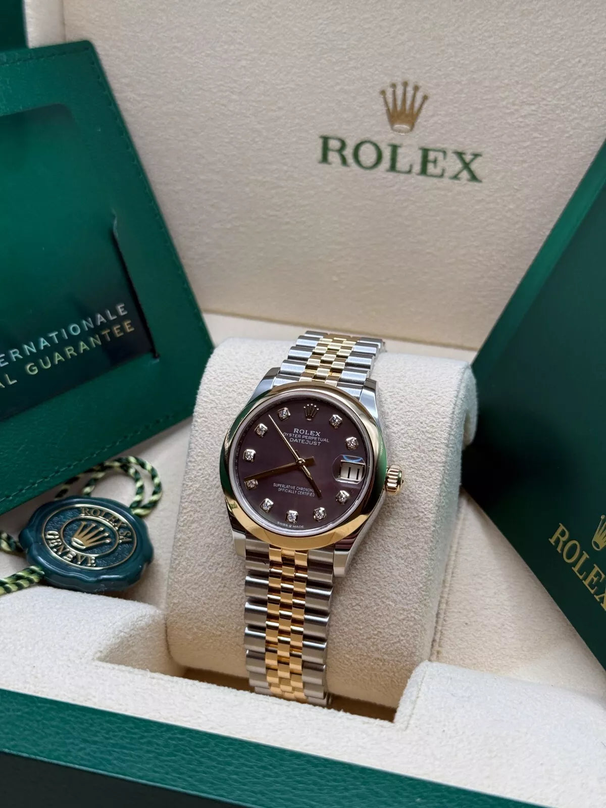 Rolex Datejust m278243-0023/0024 31mm Black Mother-of-Pearl Dial Yellow Rolesor Oyster Watch - Image 5