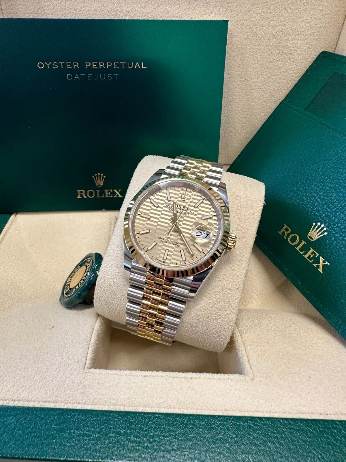 Rolex Datejust 36mm 126233 Golden Fluted Motif 36mm Dial Oyster Bracelet - Image 14
