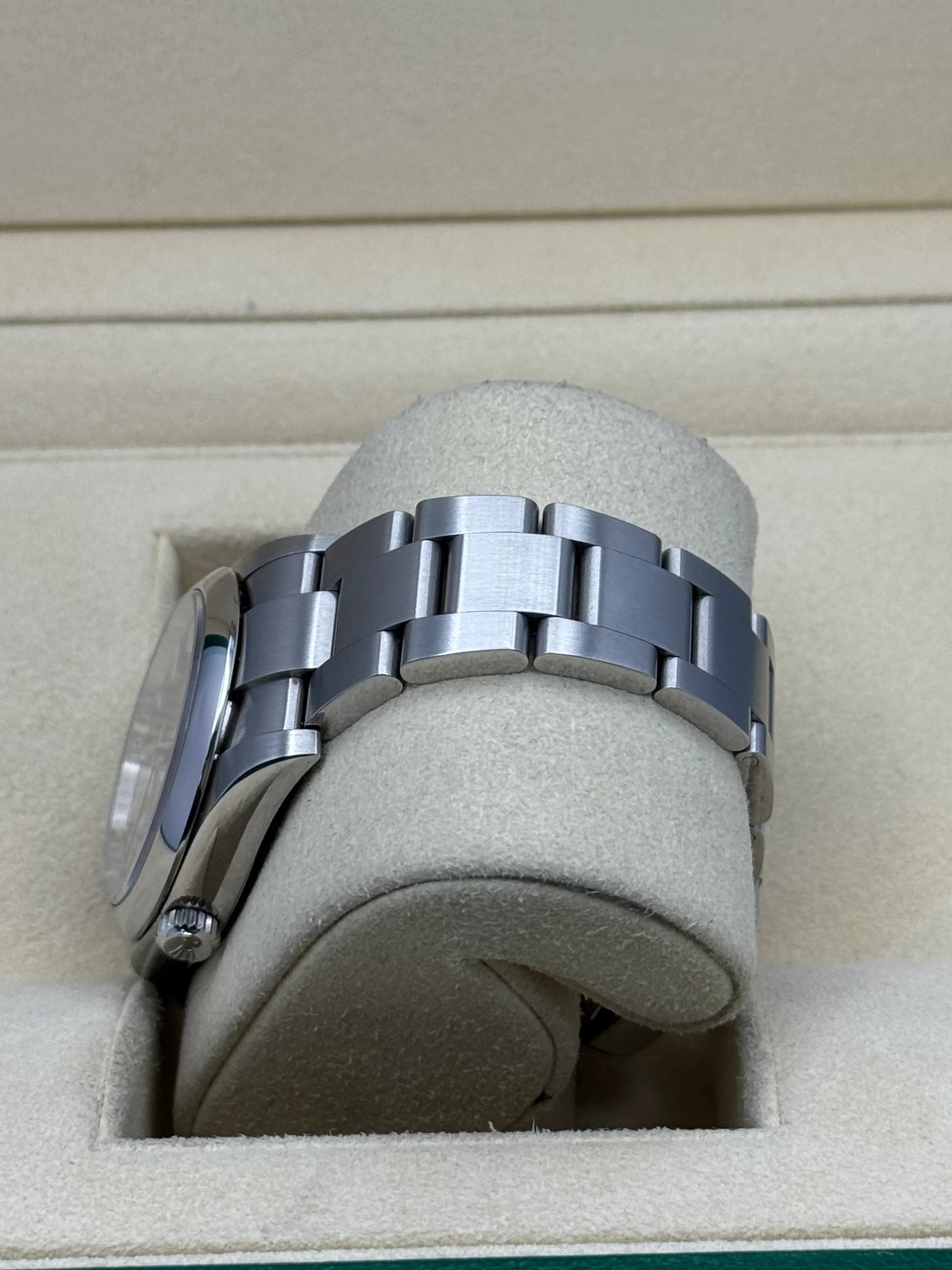 Rolex Oyster Perpetual 34mm 124200 Black Dial Oyster Stainless Steel Bracelet Watch - Image 4