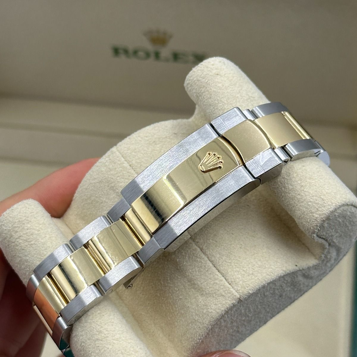 Rolex Datejust 36mm 126203 Champagne Set with Diamonds Dial Domed Bezel Oyster Bracelet - Image 16