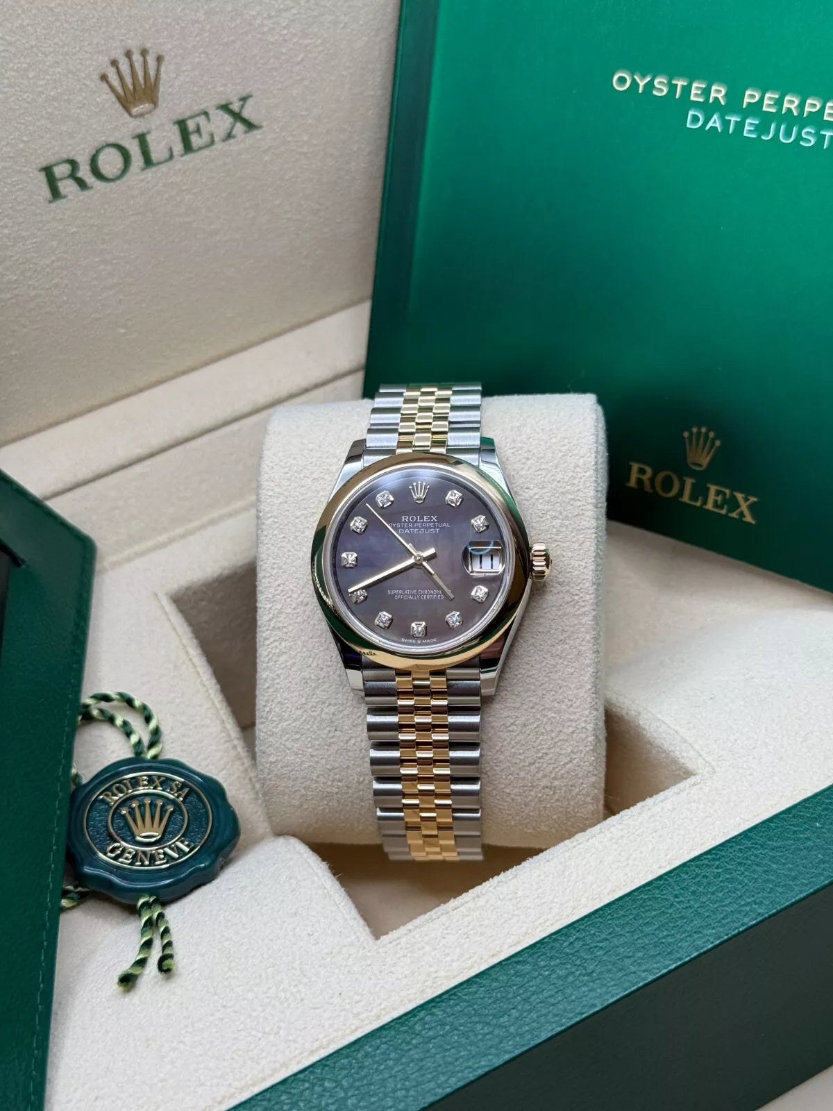 Rolex Datejust m278243-0023/0024 31mm Black Mother-of-Pearl Dial Yellow Rolesor Oyster Watch - Image 8