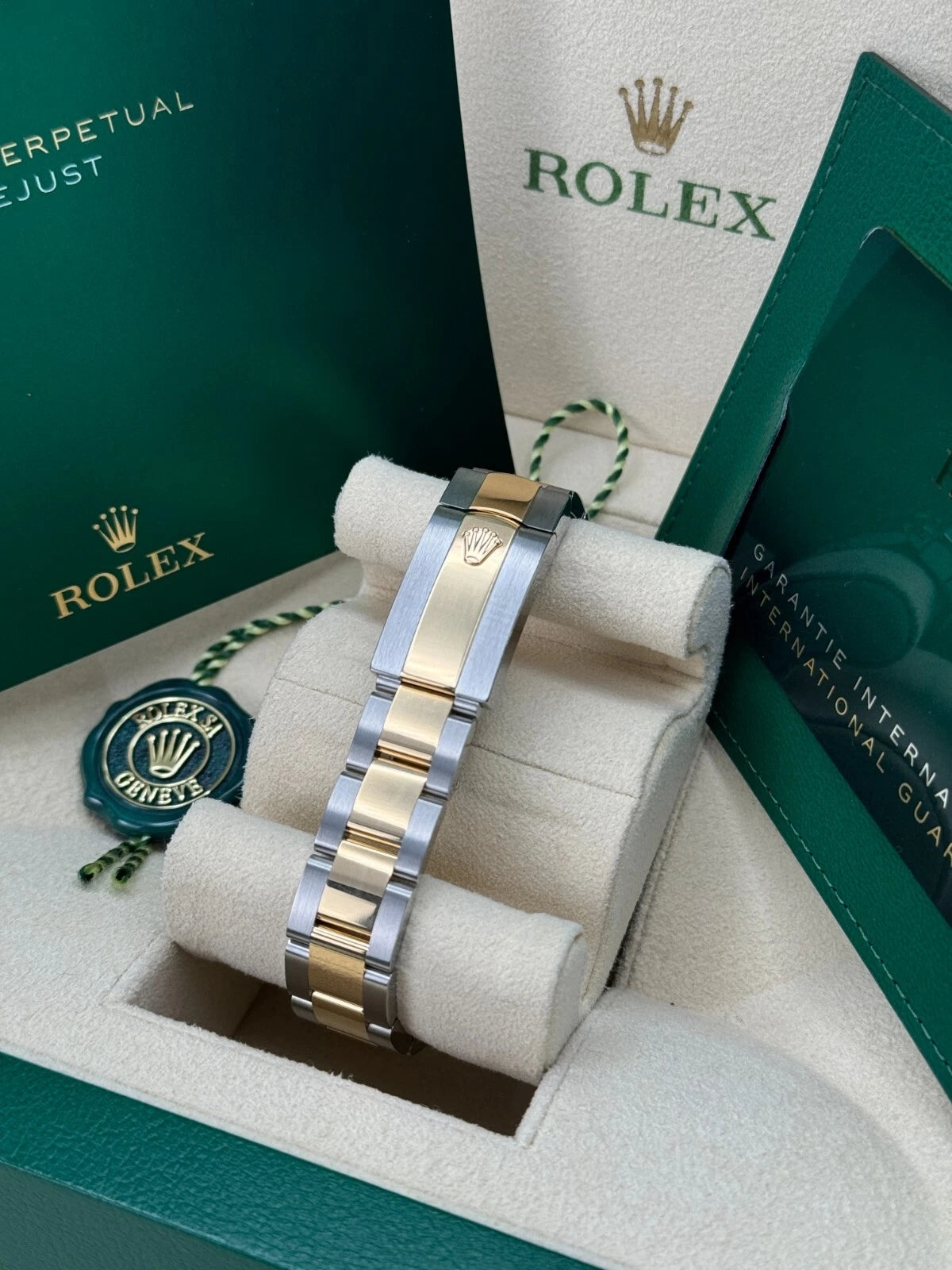 Rolex Datejust m278273-0021/0022 31mm Dark Grey Dial Stainless Steel and Yellow Gold Oyster Watch - Image 3